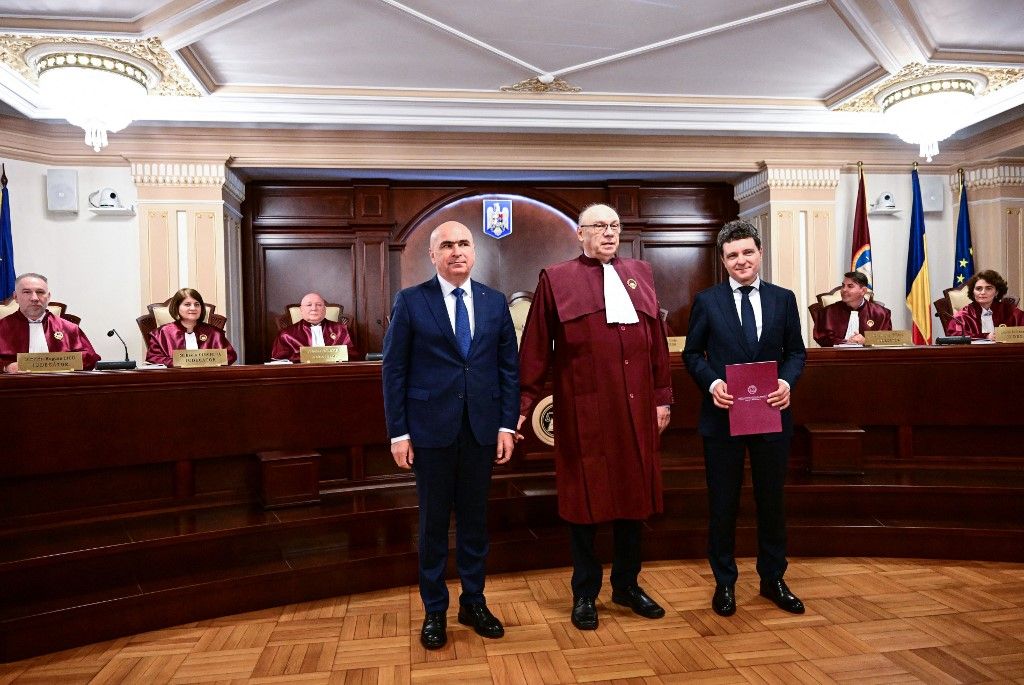 -A román miniszterelnök Ilie Bolojan lesz (az archív képen a bal szélen, a jobb szélen Nicușor Dan államnelnök)