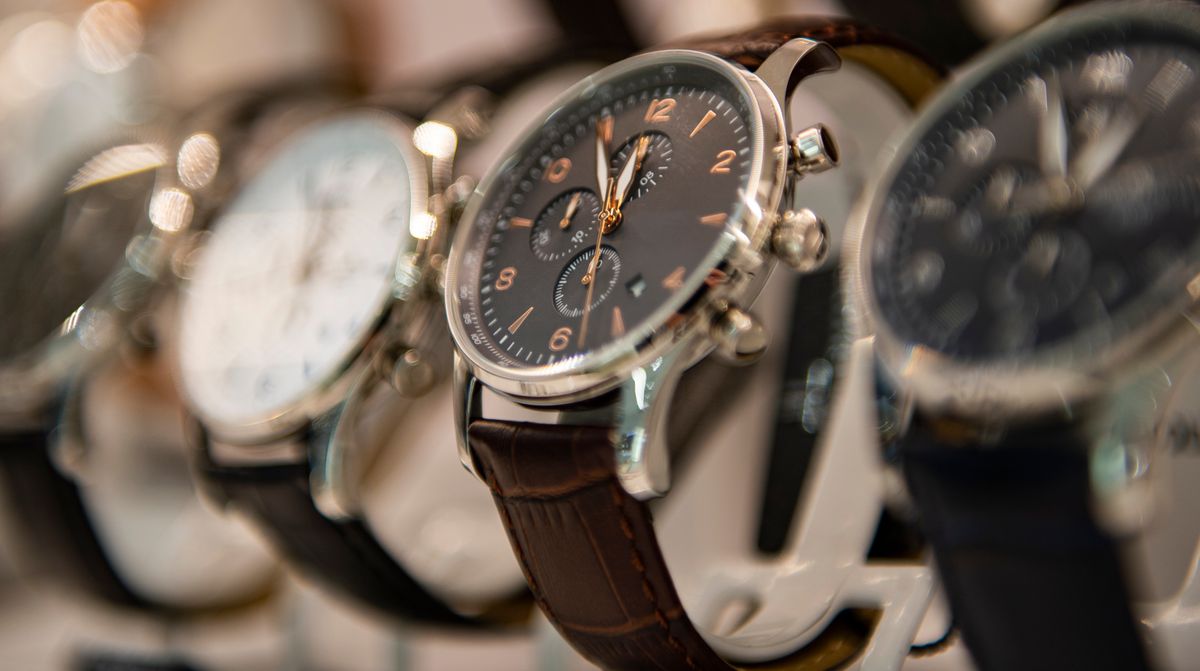 Luxury,Watches,In,The,Store svájci óra
