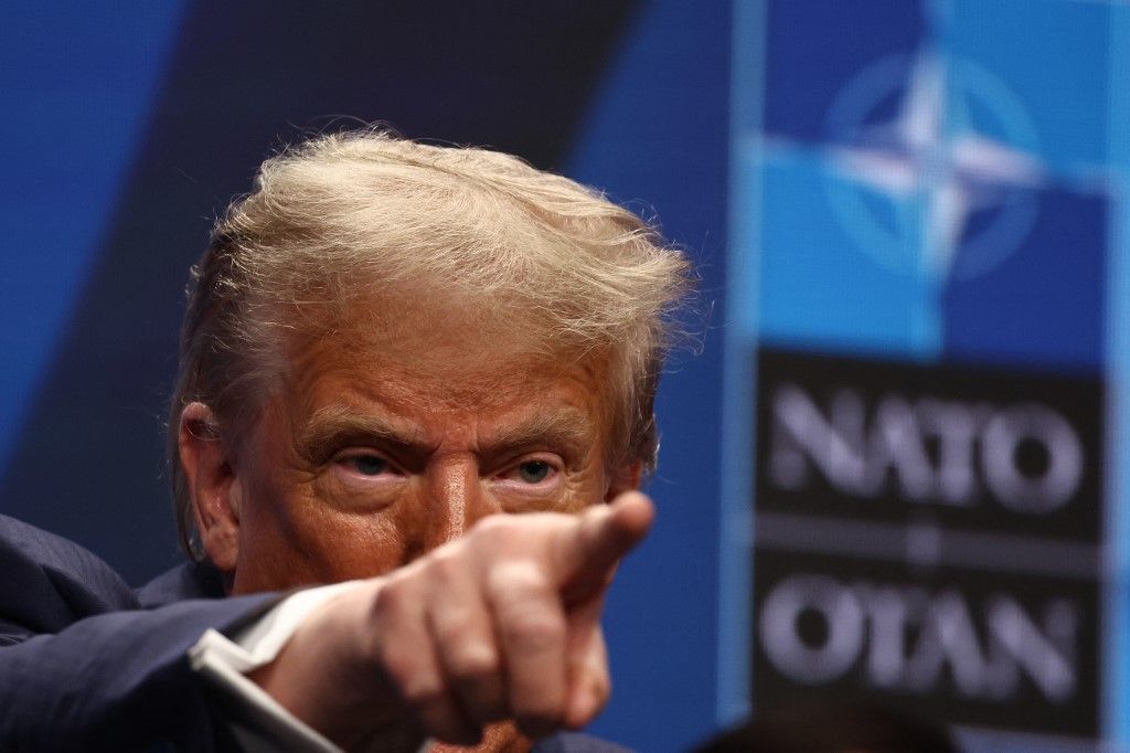 Donald Trump könyörtelenül kiosztotta a spanyolokat és a Fed elnökét a NATO-csúcson 