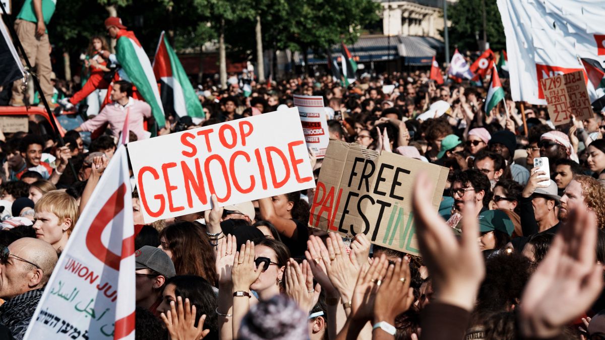 Several Thousand People Gathered In Paris For Gaza izraeli miniszter