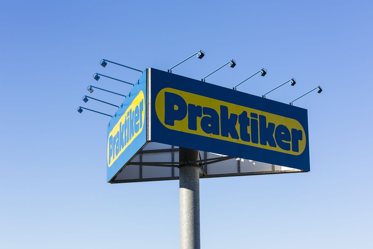 Praktiker, Wallis Csoport, Wurselen,,Germany,November,10,,2013:,Logo,Of,Praktiker,Of,Their