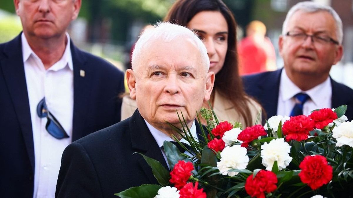 Jaroslaw Kaczynskit újra a legnagyobb lengyel ellenzéki párt elnökének választották 