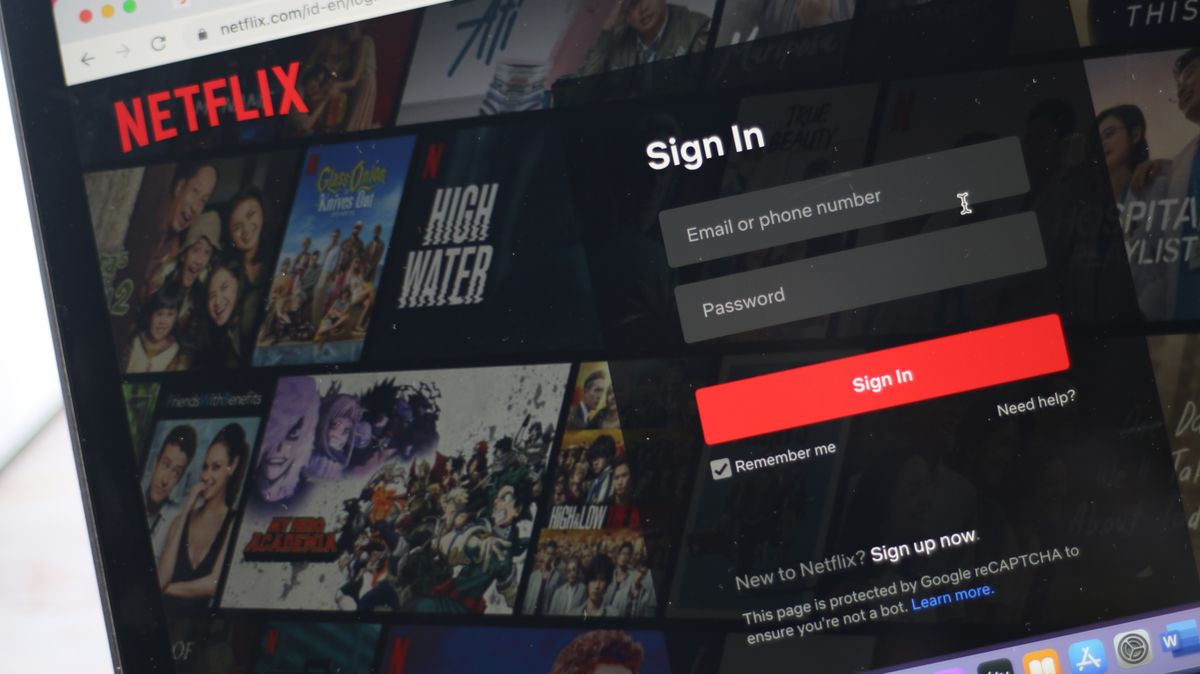 online csalás, Sign,In,To,Netflix,,A,Streaming,Service,Offers,A,Wide