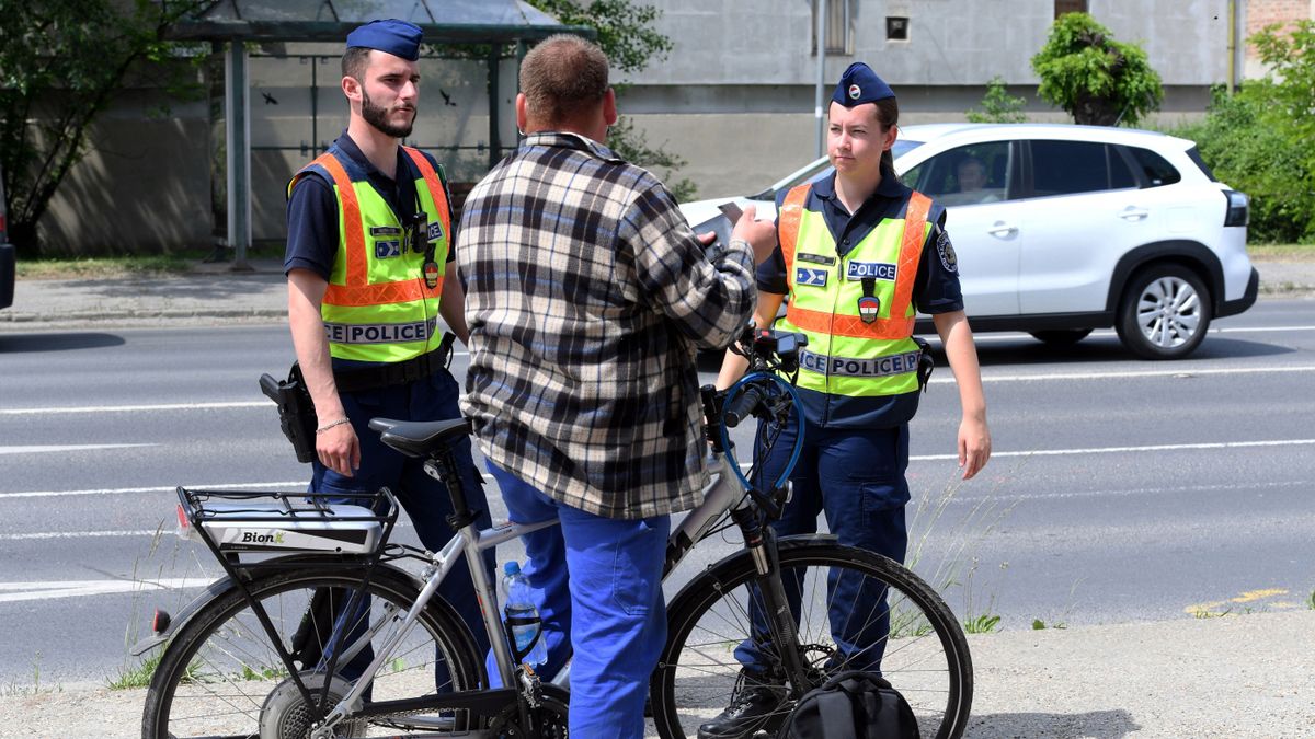 Sokat fizethet, aki kerékpározás közben mobilozik 