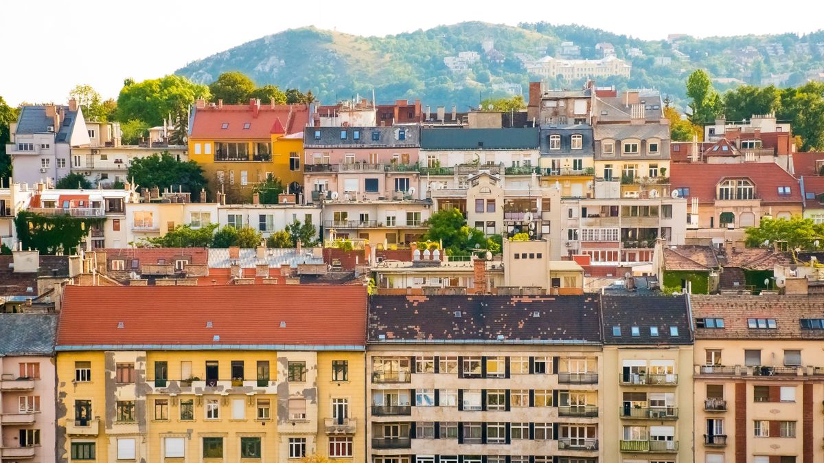Tíz évnyi fizetés kell egy budapesti lakáshoz: lefékezett az ingatlanpiac, de továbbra is szárnyal a hitelezés 