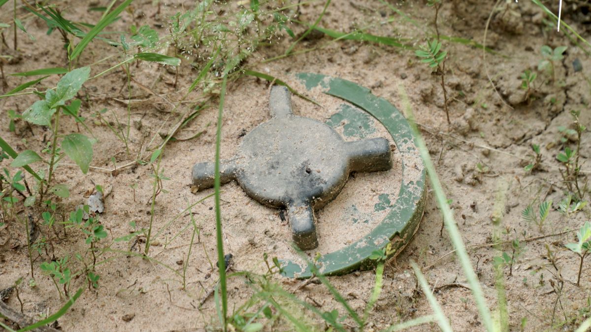 Dangerous,Old,Landmines,On,Ground,In,Cambodia balti állam