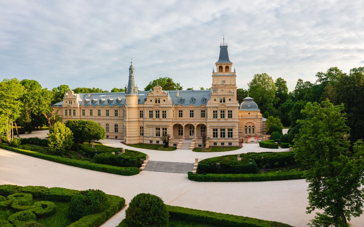 Még mindig bizonytalan a szabadkígyósi kastély sorsa Panoramic,Aerial,View,About,The,Period-correctly,Renovated,Wenckheim,Palace,At