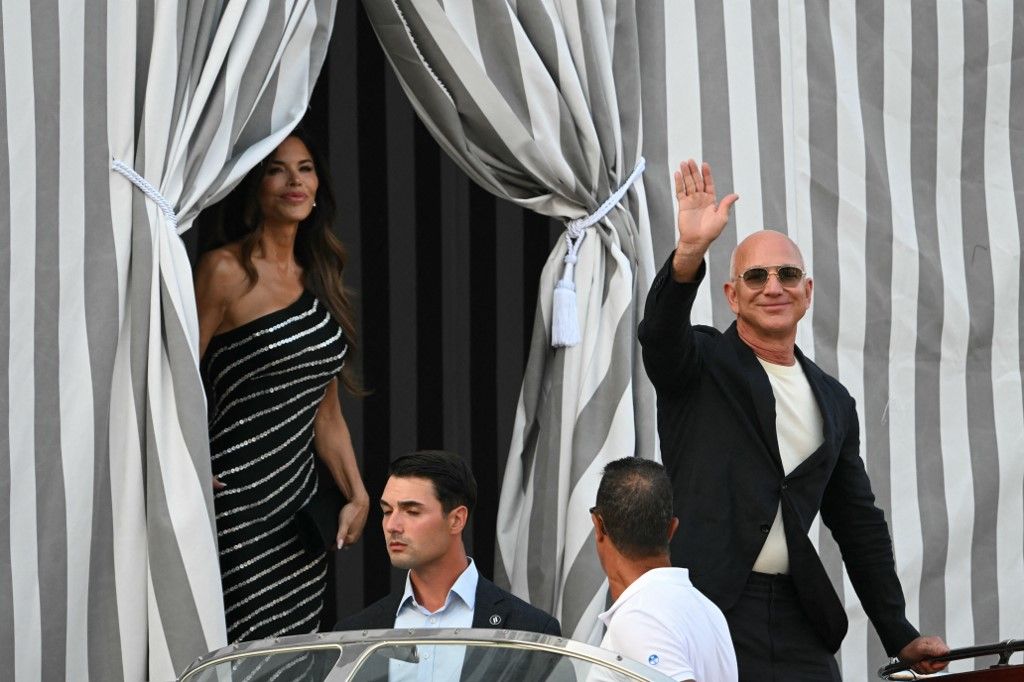 Jeff Bezos és Sanchez