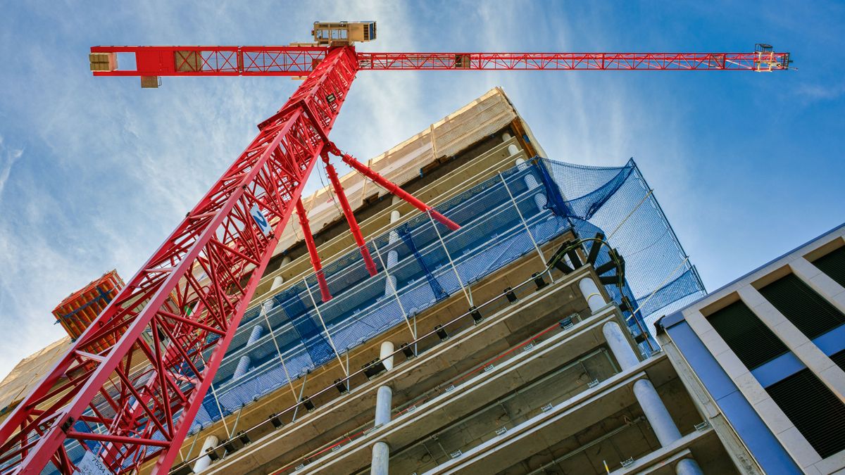 Highrise,Building,Site,In,Berlin.,Looking,Up,At,The,Construction új eperjesi honvédkórház