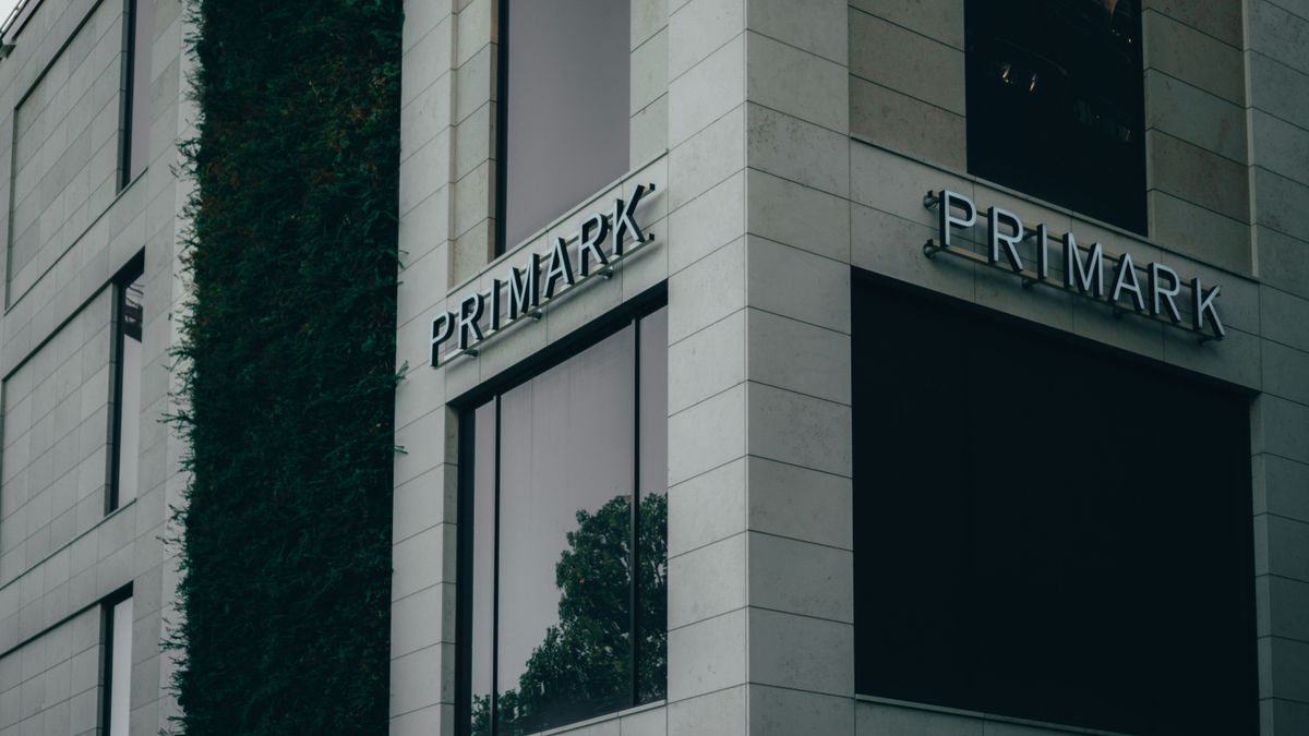 150 dolgozójától válik meg a Primark