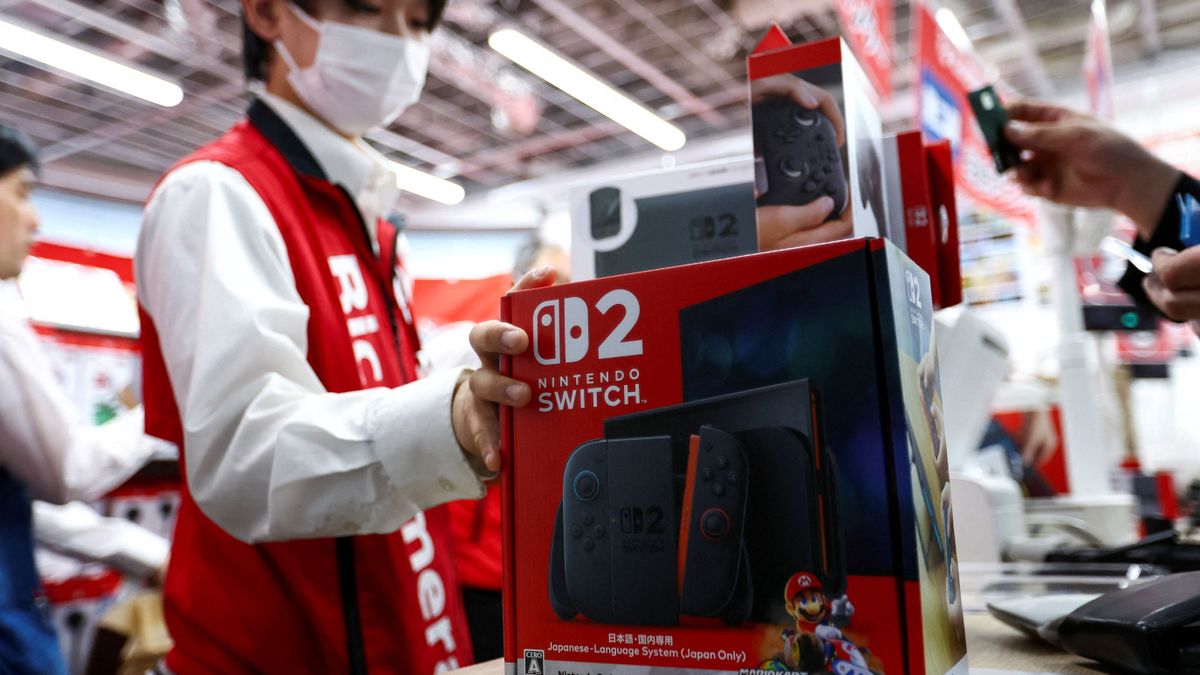 FILE PHOTO: A staff member holds a Nintendo Switch 2 game console as Nintendo starts selling the new consoles globally, at an electronics store in Tokyo