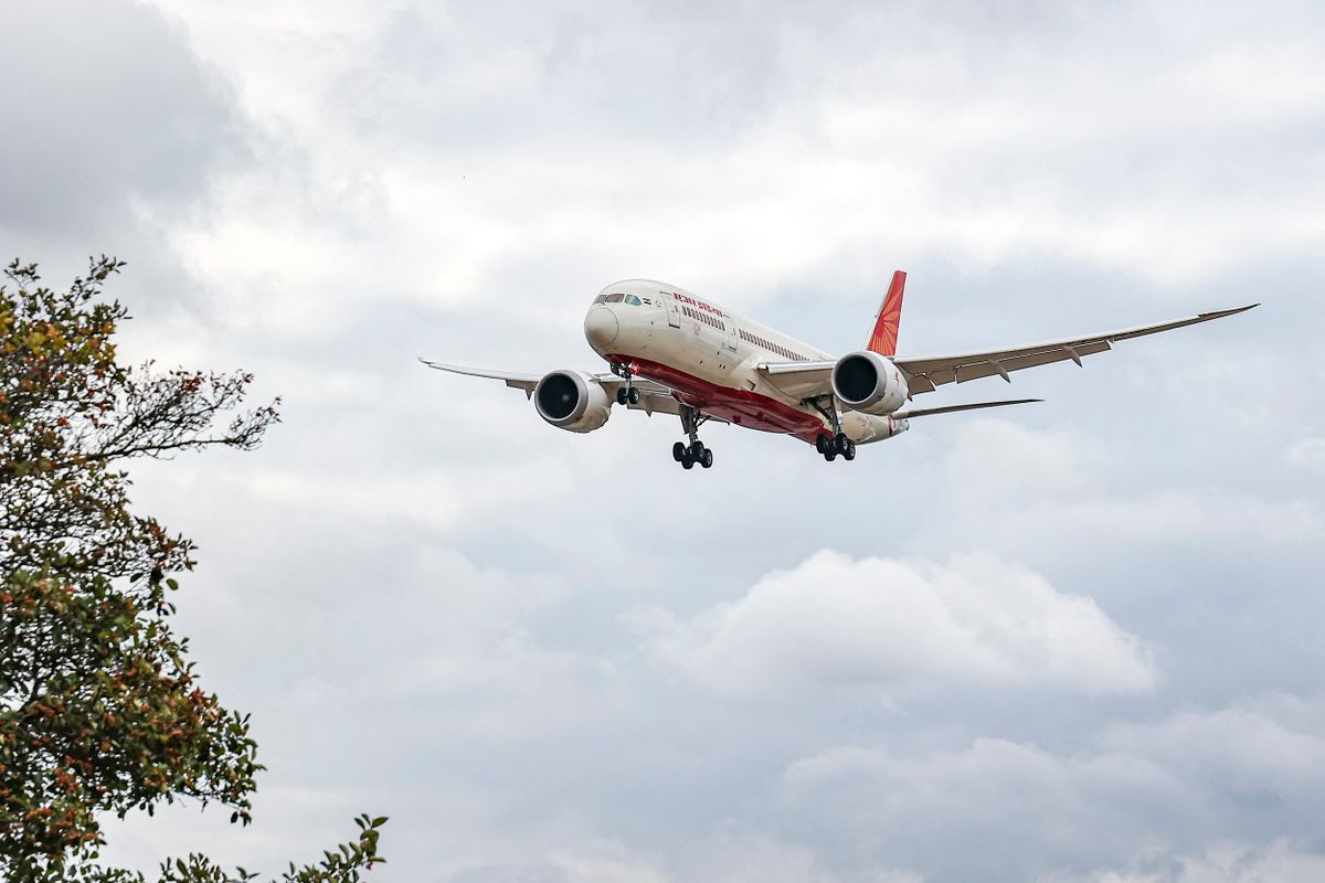 Air India katasztrófája, Boeing 787 Dreamliner Landing At London Heathrow Airport