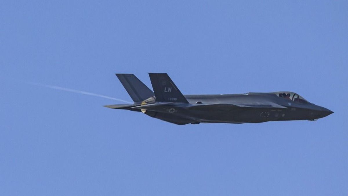 Amerika meggondolta magát: mégis átadja a NATO egyik legerősebb tagjának a csúcsvadászgépét – áttörés az F-35-nél 