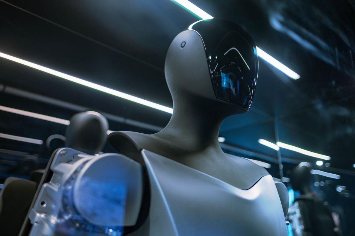 Tesla,Bot,Optimus,Robotic,Humanoid,In,Showroom,,Tesla,Ai,Strategy: