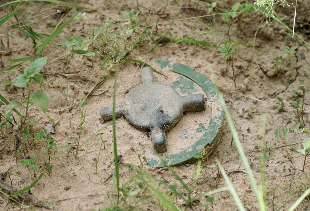 Dangerous,Old,Landmines,On,Ground,In,Cambodia Finnország kilép a taposóaknák használatát tiltó egyezményből