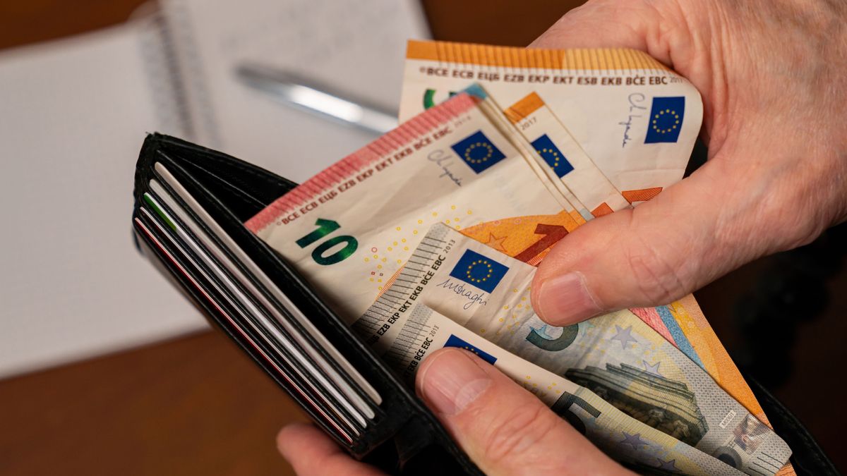 Egyre több banknál lehet kedvezményesen váltani, soha nem is volt még ennyi devizaszámla a lakosságnál