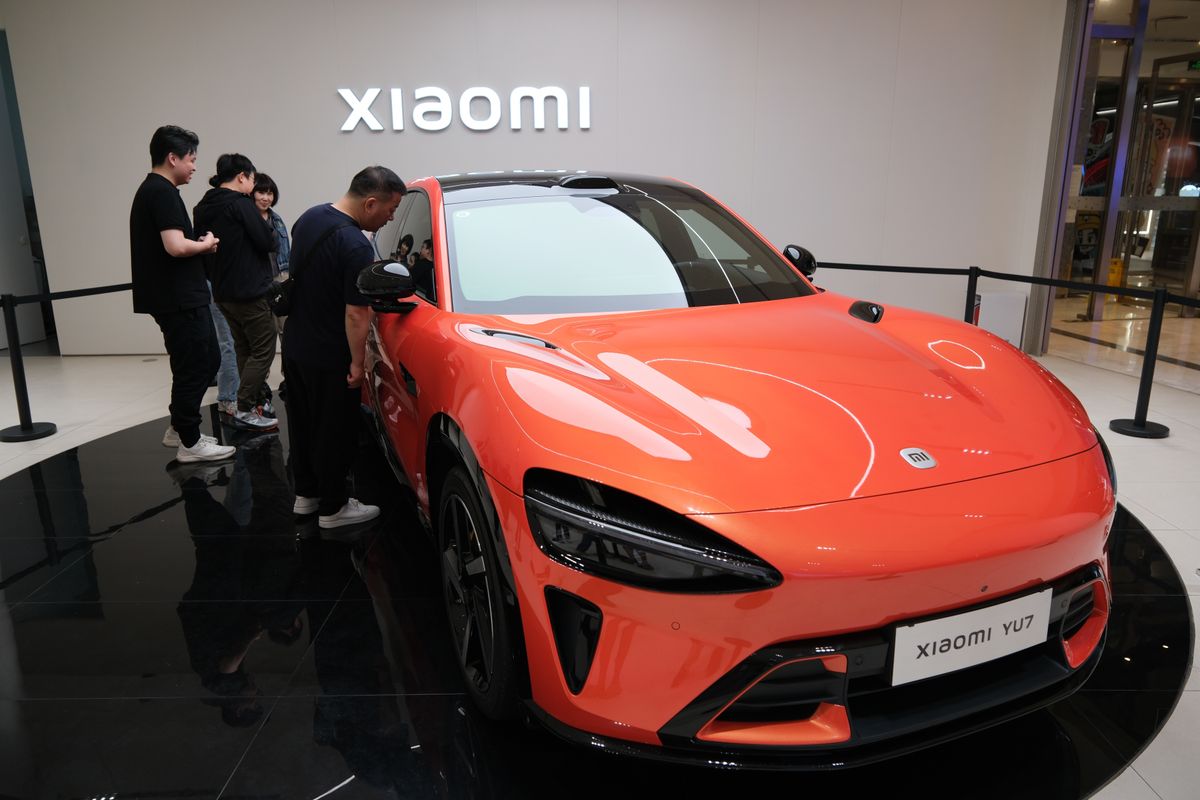 Shanghai,china-june,2nd,2025:,Xiaomi,Yu7,Electric,Suv,Car,With,People