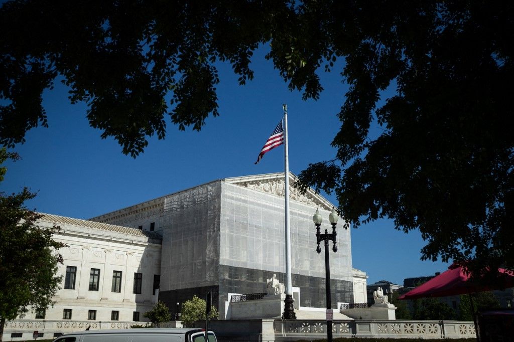 U.S. Supreme Court on a spring afternoon Az LMBT mesekönyvek miatt perelő szülőknek adott igazat az amerikai Legfelsőbb Bíróság
