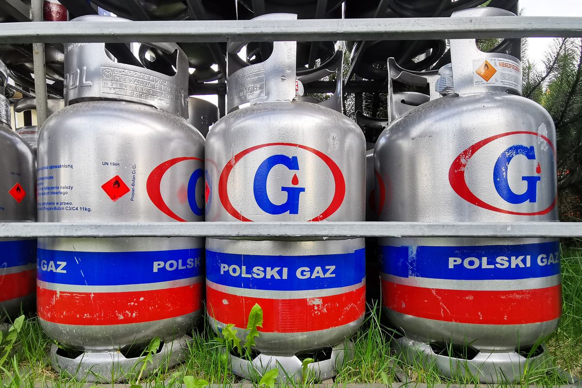 Fő a feje Lengyelországnak: most vették észre, hogy az uniós szankciók ellenére az oroszok degeszre keresik magukat rajtuk – nem tudják, hogyan tiltsák ki őket