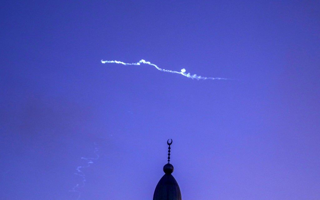 Iran launches missile strike on Israel irán