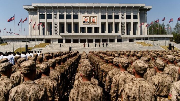 Észak-Korea több ezer katonát vezényel Oroszországba