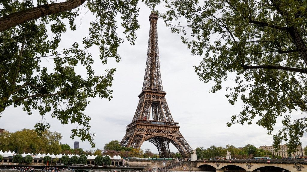 Daily life in French city of Paris francia fogyasztói bizalom
