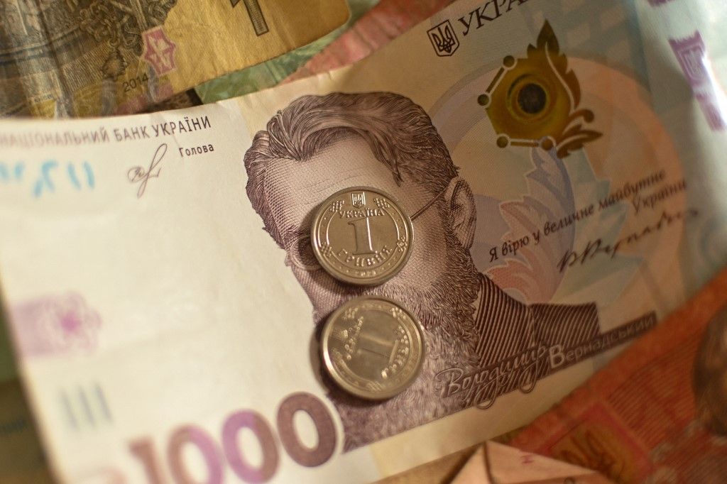 Illustration Of Ukrainian Hryvnias Nem bírta tovább a költségvetés: Ukrajna egyetlen döntéssel 2000 milliárd forintnyi plusz hitelbe veri magát