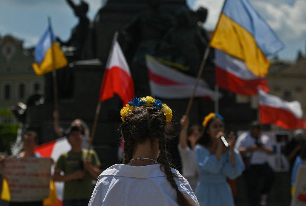 Protest NATO Close The Sky In Krakow Katonai támogatás vagy diplomácia? Megosztott lengyel közvélemény Ukrajna ügyében