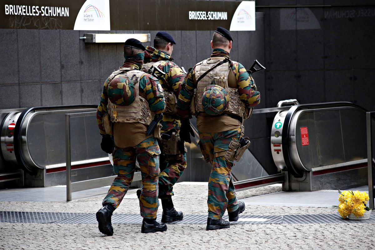 Army,Patrol,Officers,Walk,In,The,Street,Of,Brussels,,Belgium Egyre nagyobb gondot okoz a radikalizálódás a kiskorúaknál