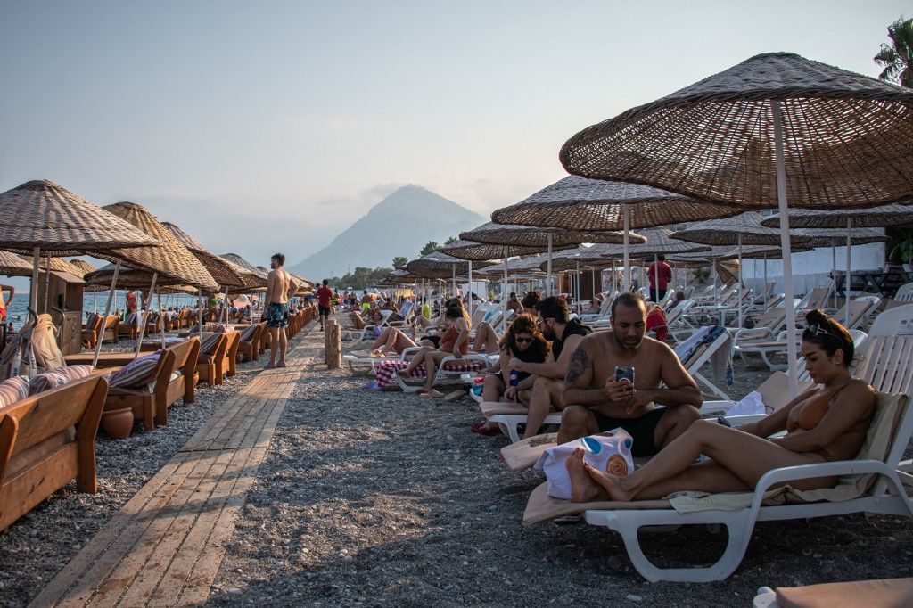 Beach Tourism In Konyaalti, Antalya török tengerpart