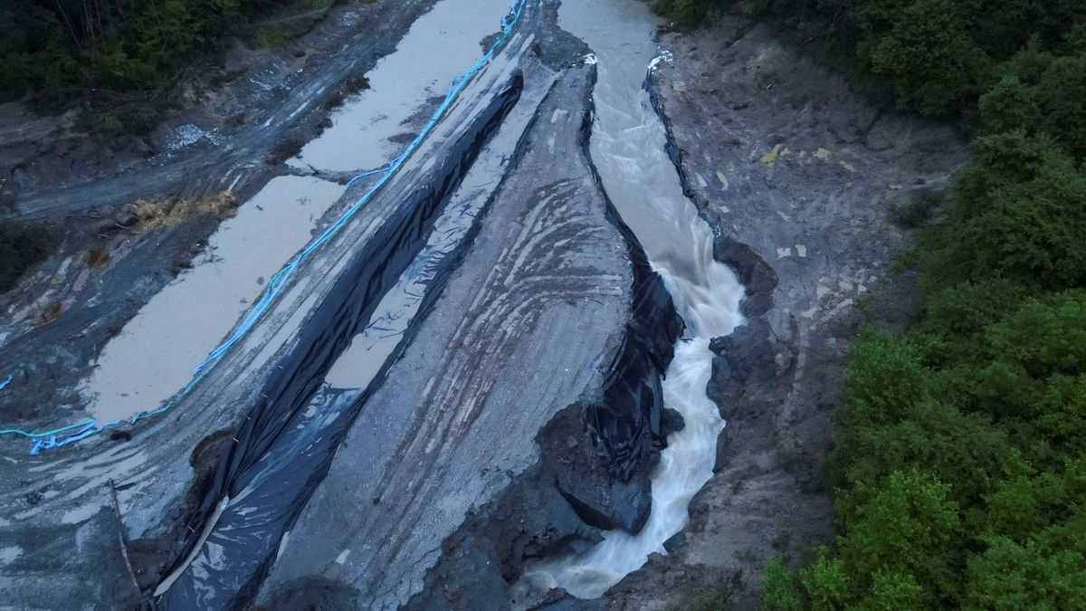 sóbánya, parajdi sóbánya, Romania's Praid salt mine is at risk of collapse after the rains of the last few days and the large amount of water accumulated on the slopes
