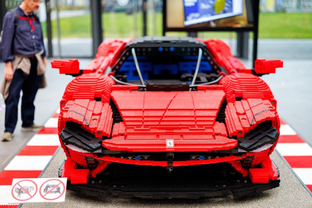 Rolls-Royce lego Ferrari