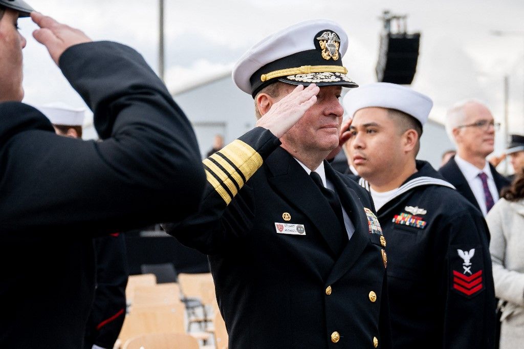 Stuart Munsch admirális
Amerikai Egyesült Államok USA
nukleáris atomtengeralattjáró USS Navy
Izland