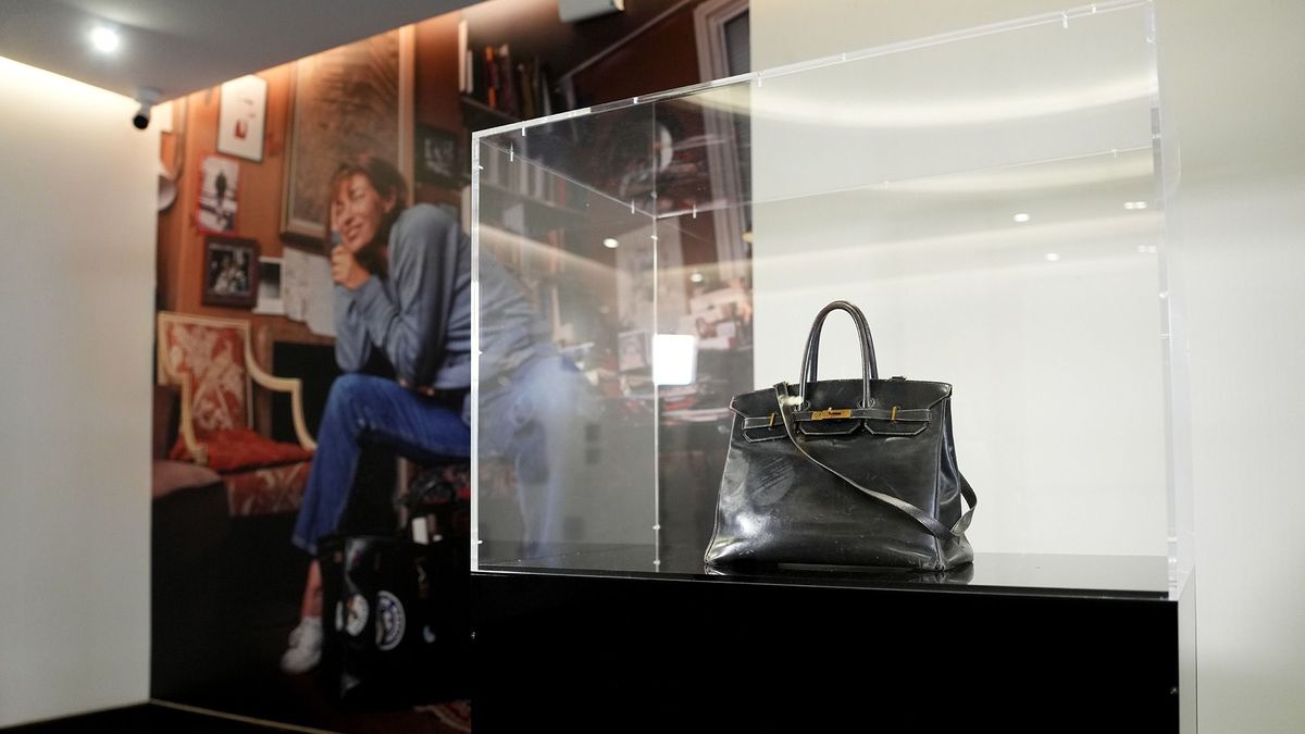 Soha még ennyit nem fizettek táskáért – rekordáron kelt el egy eredeti Hermes Birkin bőrtáska 