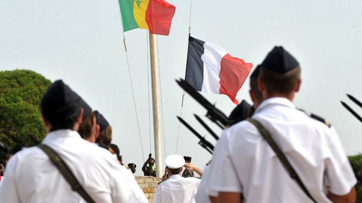 Történelem: Nyugat- és Közép-Afrika utolsó országában is lezárul ma a francia katonai jelenlét 