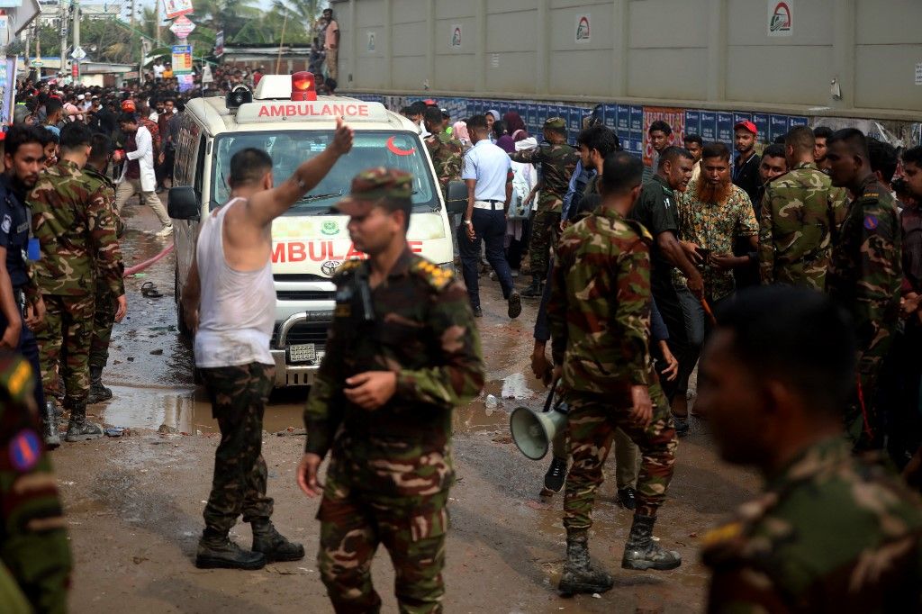 Plane Crashes In Dhaka Főiskolára zuhant kiképzőgép: tovább nőtt az áldozatok száma