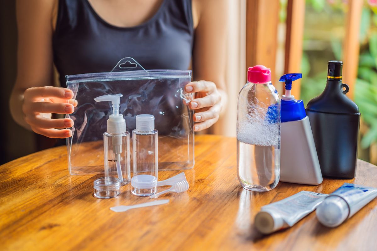 Travel kit for transporting cosmetics on an airplane. Cosmetics are ready to be poured into small bottles
Tudatos Vásárlók Egyesülete