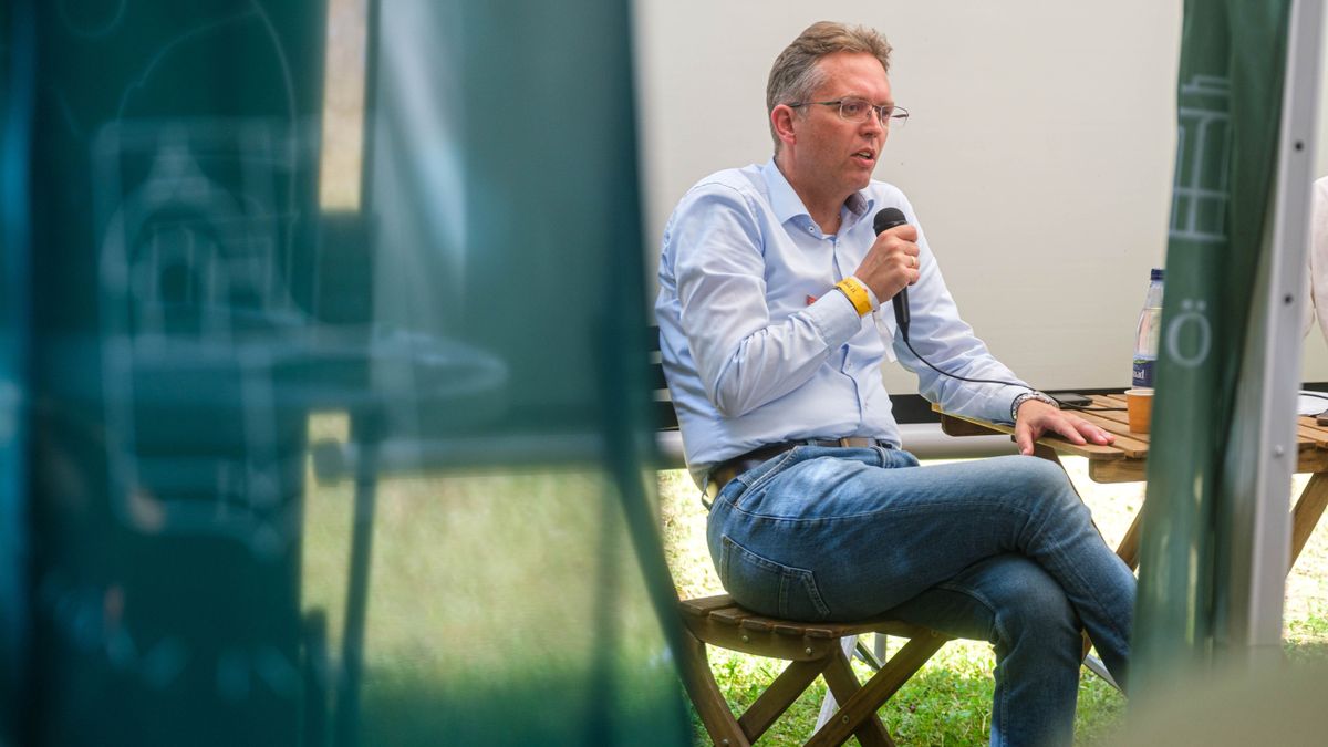 Hankó Balázs: több ezermilliárd forintnyi adó marad a családoknál 