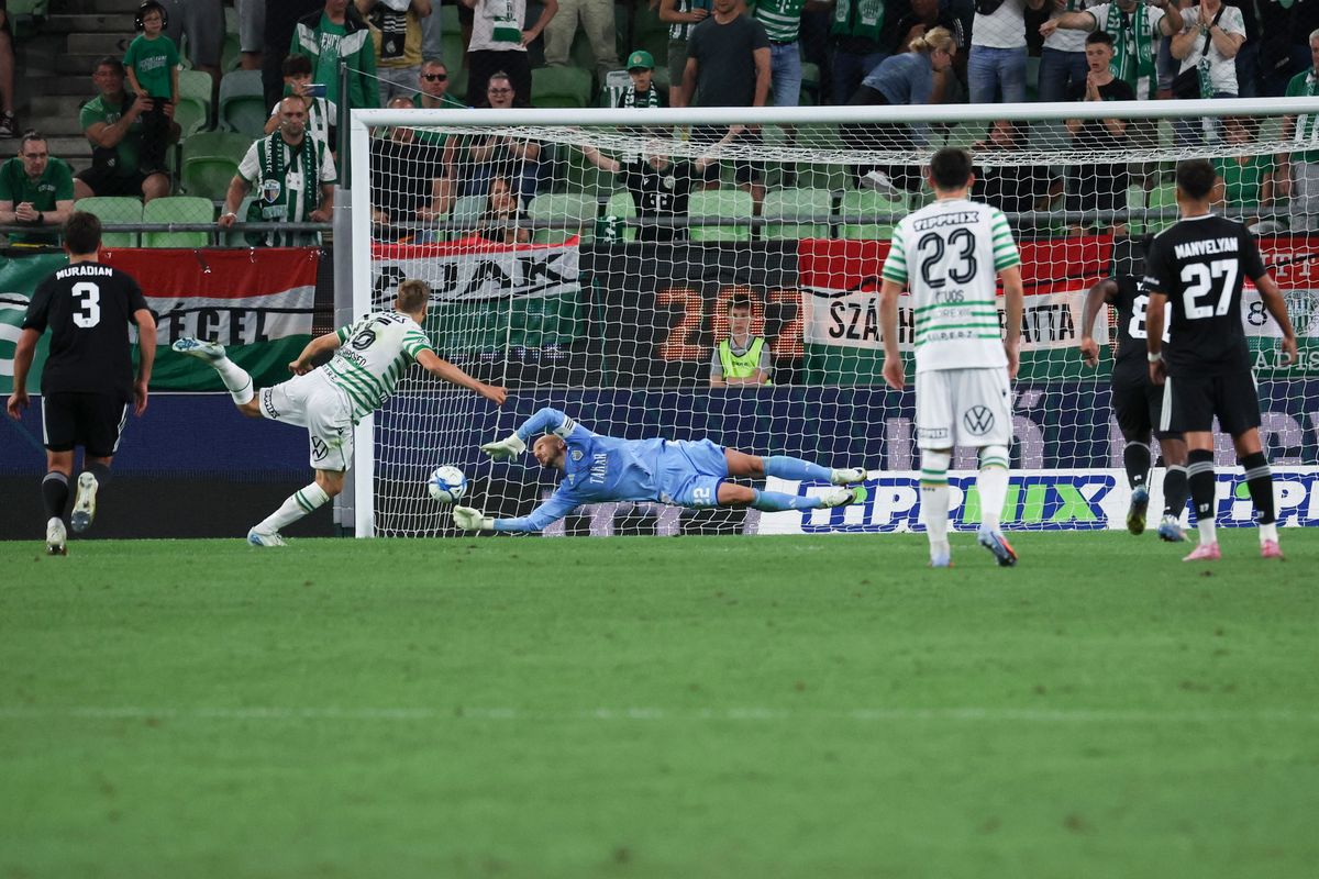 Fradi FTC Ferencváros büntetőből gólt szerez a labdarúgó Bajnokok Ligája selejtező
labdarúgás futball foci soccer
Ferencvárosi TC - FC Noah