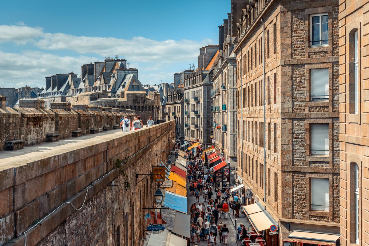 Saint-malo,,Brittany,,France,-,August,28,,2016:,A,Busy,Street