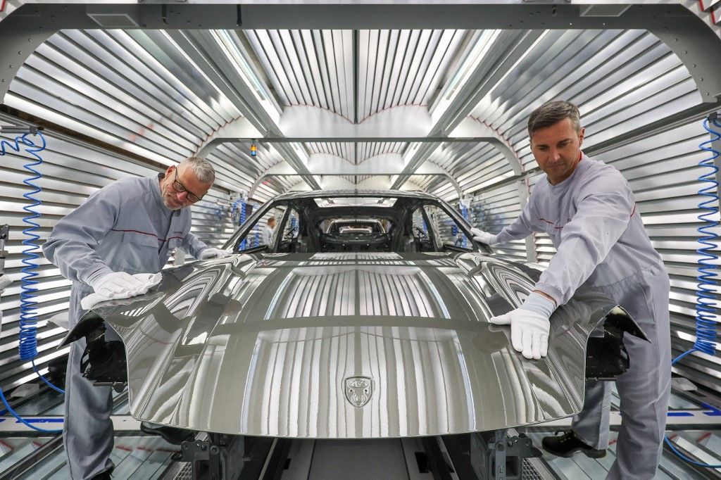 Porsche celebrates the launch of electromobility in Leipzig