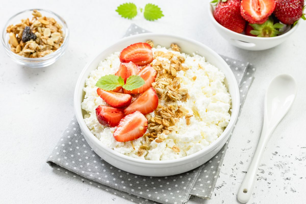 Strawberry,Granola,Cottage,Cheese,Bowl.,Top,View,,Copy,Space,,Flat
