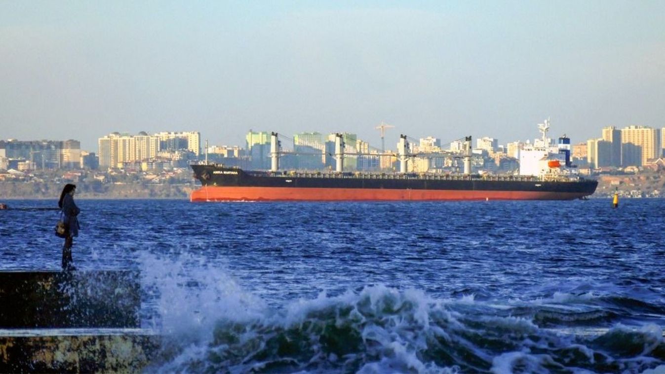 Shipping along temporary corridor in Black Sea odesszai kikötő