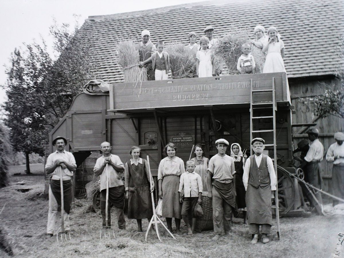 Aratás után. 1930. Fotó: Fortepan/Visnyovszky Éva