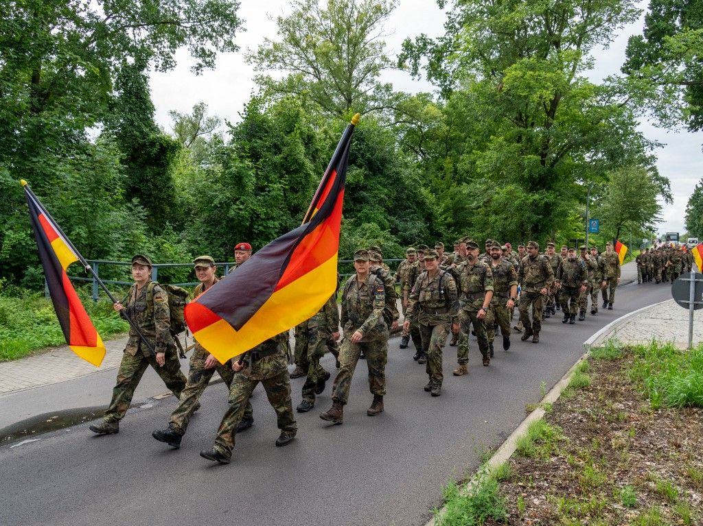 Memorial march for deceased soldiers