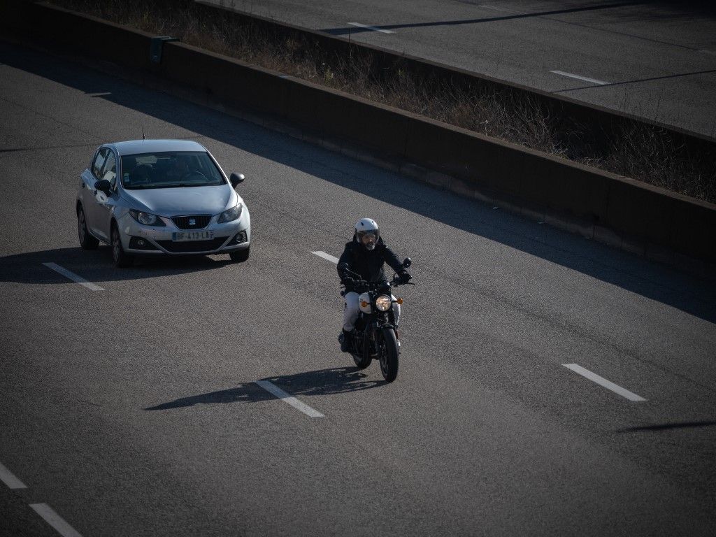 FRANCE - RESERVED LANE FOR CARPOOLING ON THE PARIS RING ROAD A pusztító viharok miatt egyre többen fordulnak a telekocsi felé