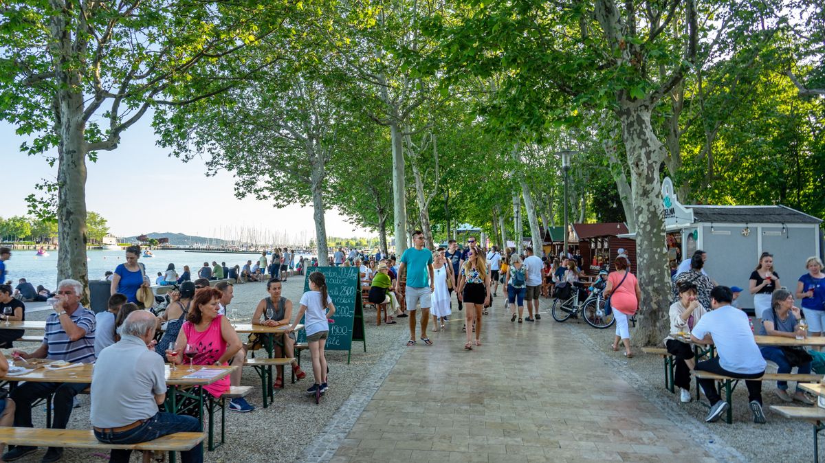 Balatonfured,,Hungary,,06.10.2019,:,Fish,Ad,Wine,Festival,At,Lake