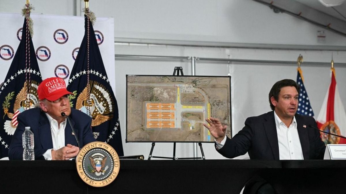 Megnyílt Trump szuperbörtönét, ahol a deportálásra váró illegális bevándorlókat őrzik majd 