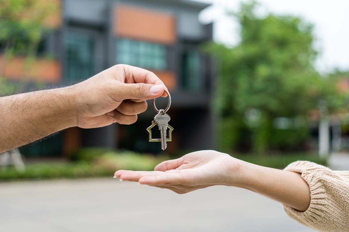 otthon start Woman,Buying,Or,Rent,New,Home,She,Holding,Key,Front