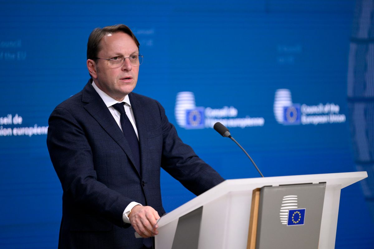 VÁRHELYI Olivér